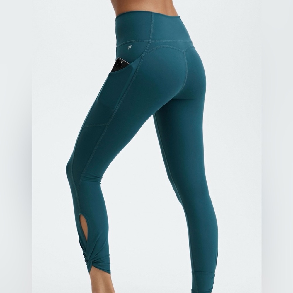 Zip Front High Impact Sports Bra + Oasis PureLuxe High-Waisted Twist 7/8 Legging